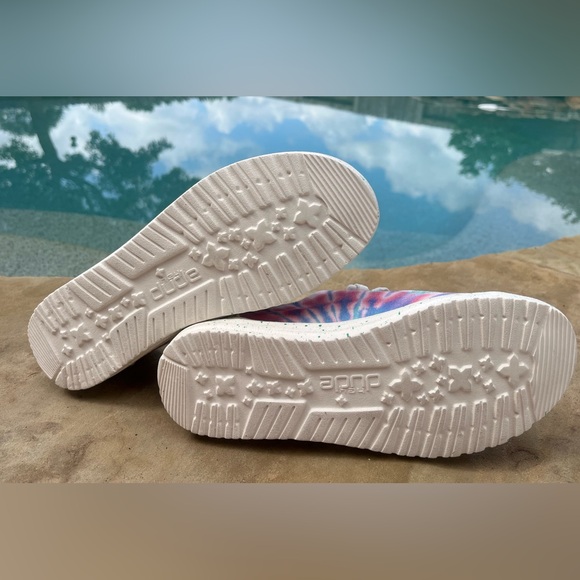 Hey Dude Women's Wendy Tie Dye Slip-On Shoes in Rose Candy Size 6 NWT - Picture 4 of 11